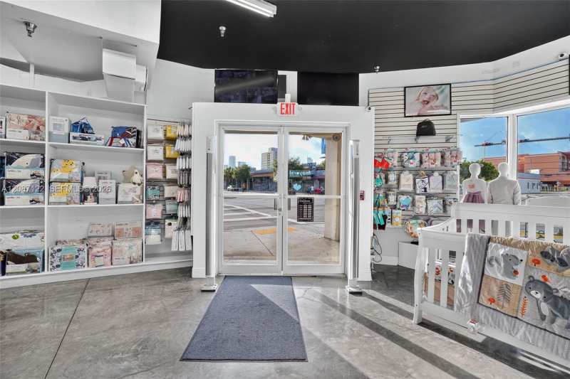 1203 W Flagler ST, FL 33135