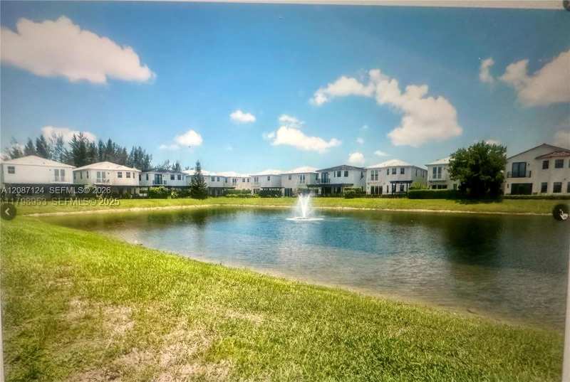10464 NW 70th Ln, Doral FL 33178