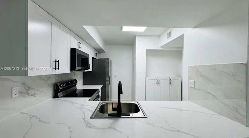 18216 Mediterranean Blvd # 19, Hialeah FL 33015