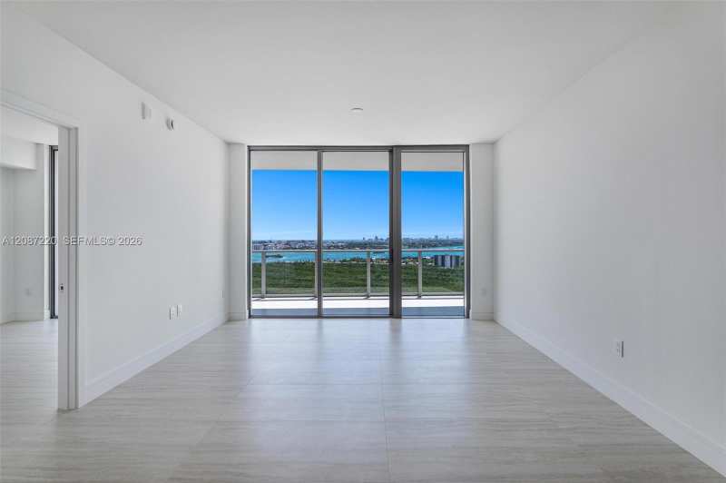 2411 Laguna # 2704, North Miami FL 33181