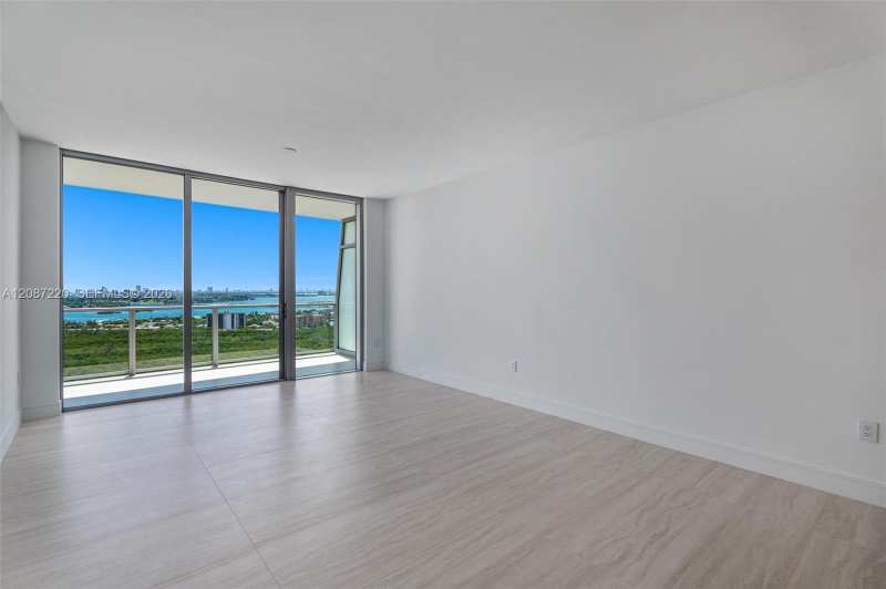 2411 Laguna # 2704, North Miami FL 33181