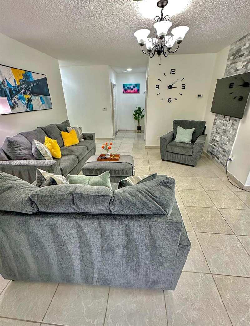 1063 Concert Way, Royal Palm Beach FL 33411