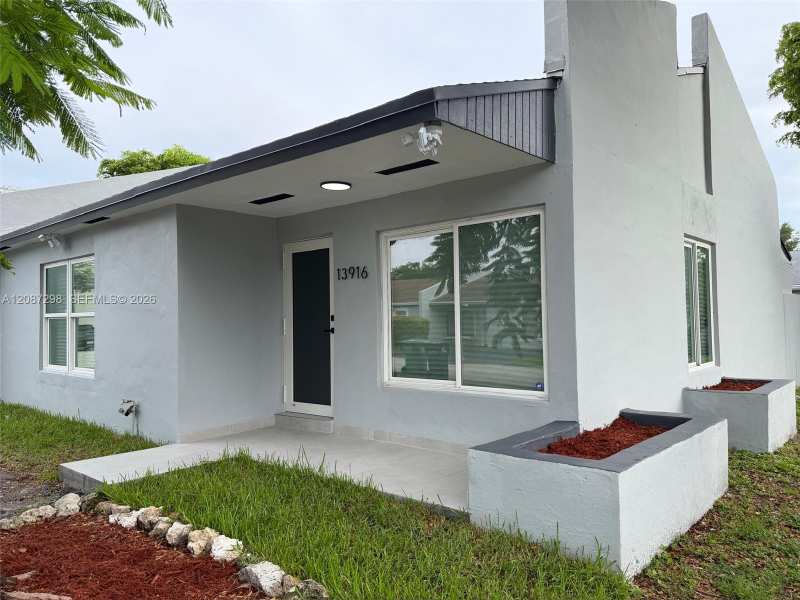 13916 SW 56th Ln, Miami FL 33183
