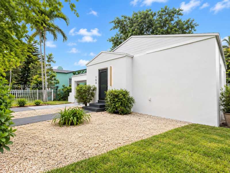 1043 NW 48th St # 0, Miami FL 33127