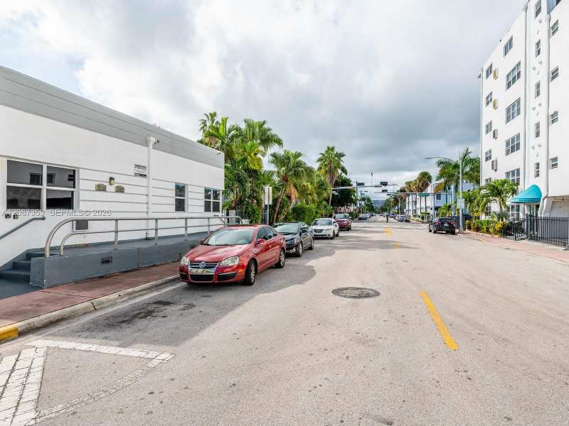 726 8th St, Miami Beach FL 33139