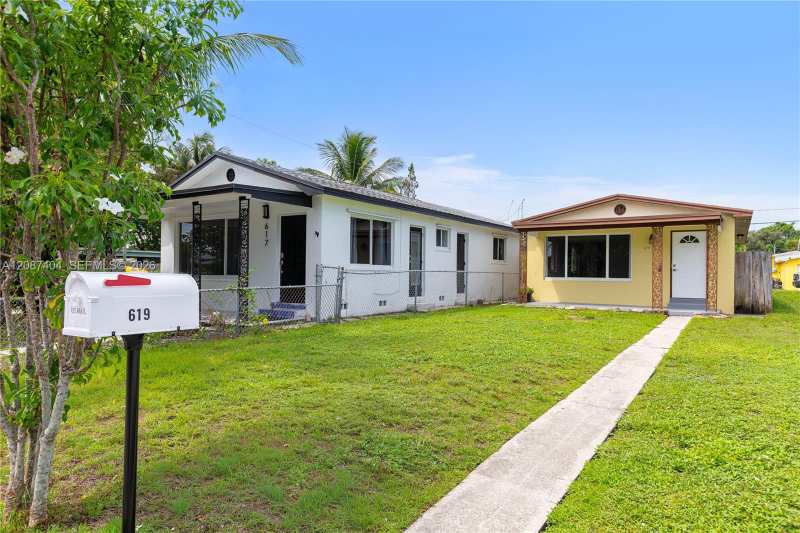 619 N D ST, Lake Worth FL 33460