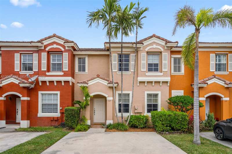 645 E Mowry Ct, Homestead FL 33030