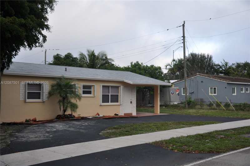 571 NE 61st St, Oakland Park FL 33334