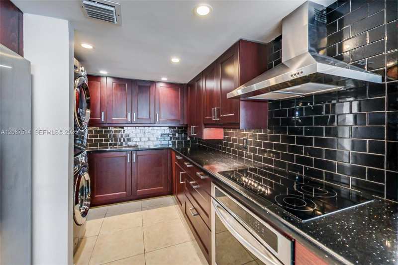 8613 SW 79th Pl, Miami FL 33143