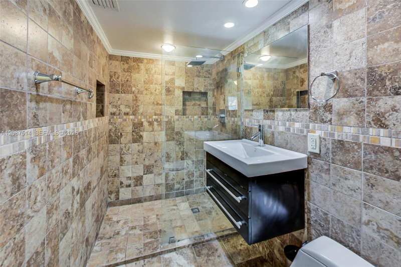 8613 SW 79th Pl, Miami FL 33143