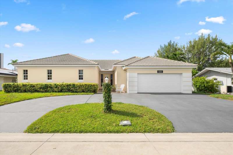 1211 SINGER Drive, Singer Island FL 33404