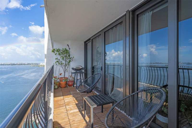 555 NE 15th St # D, Miami FL 33132