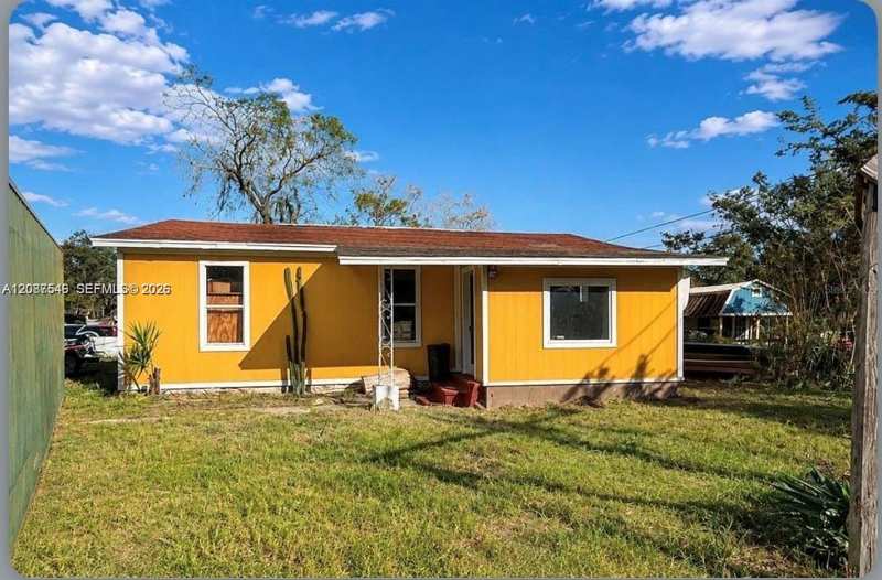 398 Cypress Ave, Pahokee FL 33476