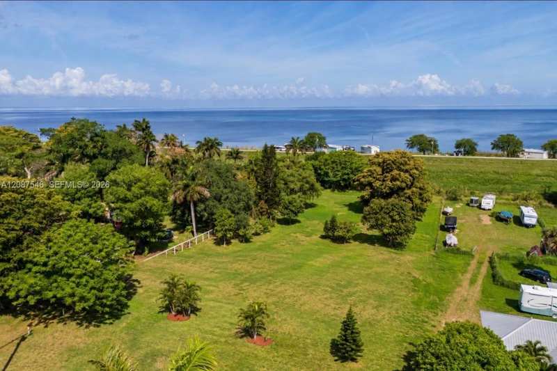 398 Cypress Ave, Pahokee FL 33476