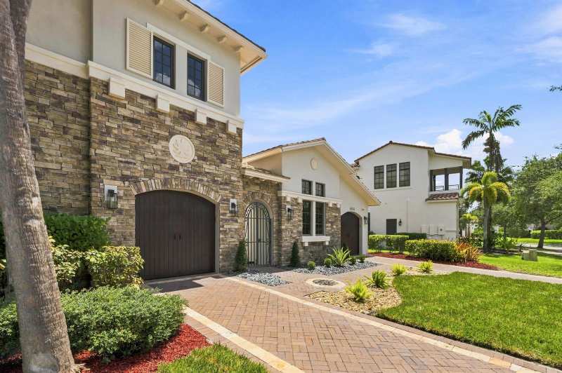 8166 Emerald Avenue, Parkland FL 33076