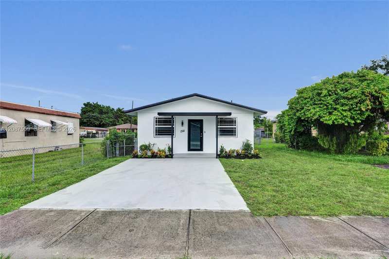 1341 NW 75th St, Miami FL 33147