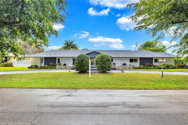 3211 Calle Largo Dr, Hollywood FL 33021