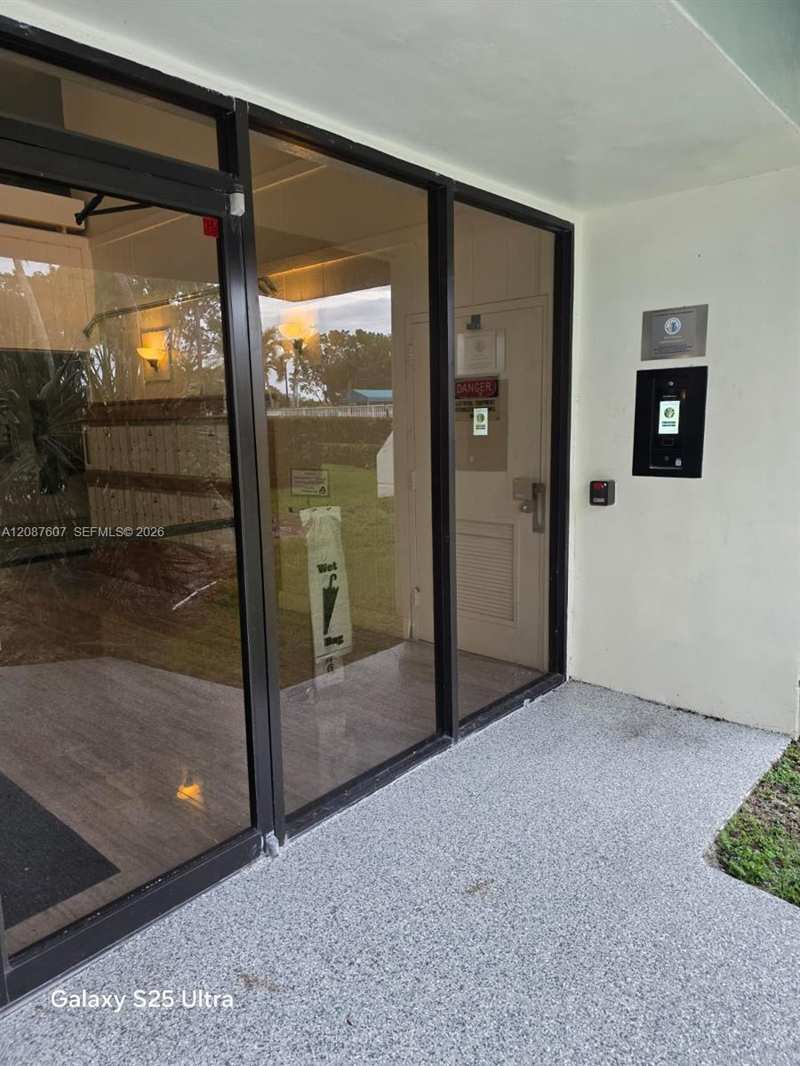 301 Racquet Club Rd # 310, Weston FL 33326