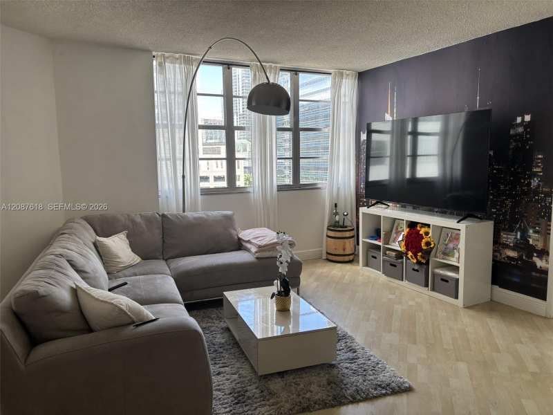 801 Brickell Bay Dr # 964, Miami FL 33131