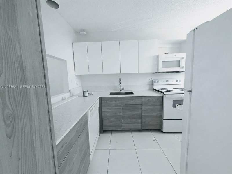 8429 Forest Hills Dr # 305, Coral Springs FL 33065