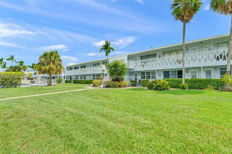 900 Atlantic Shores Blvd # 219, Hallandale Beach FL 33009