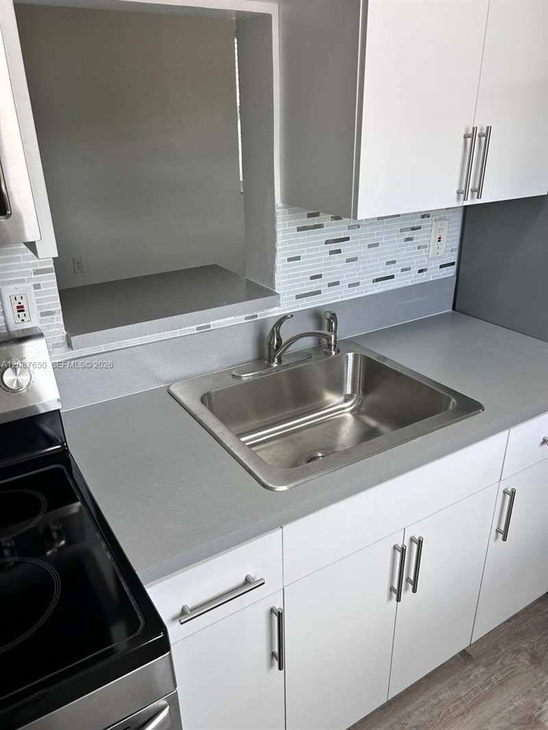 16911 NE 21st Ave # 8, North Miami Beach FL 33162
