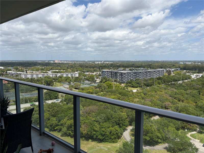 16385 Biscayne Blvd # 2104, North Miami Beach FL 33160