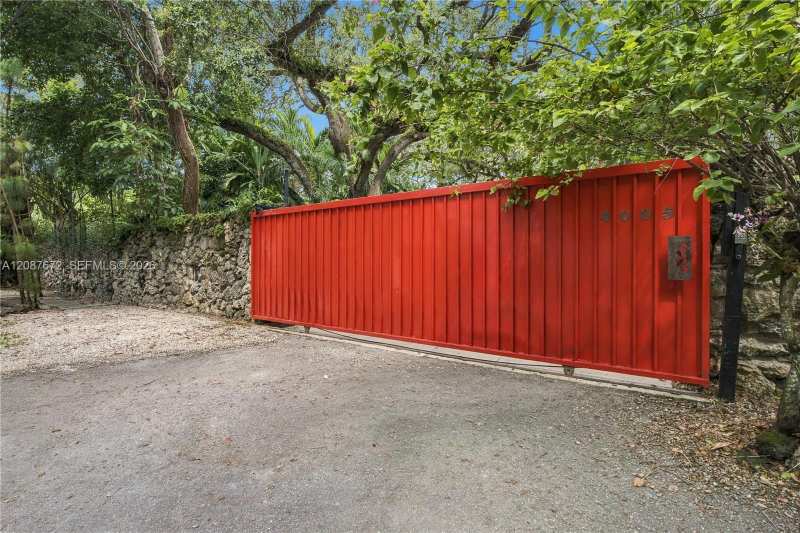 4005 S Loquat Ave, Miami FL 33133