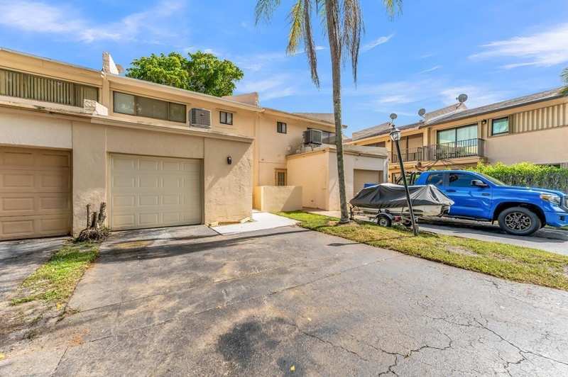 4281 NW 76 Avenue, Davie FL 33328