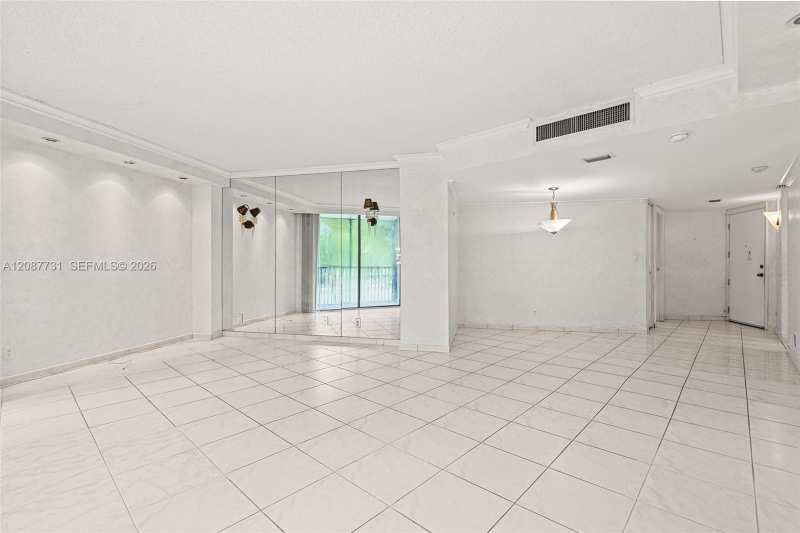 3301 N Country Club Dr # 208, Aventura FL 33180