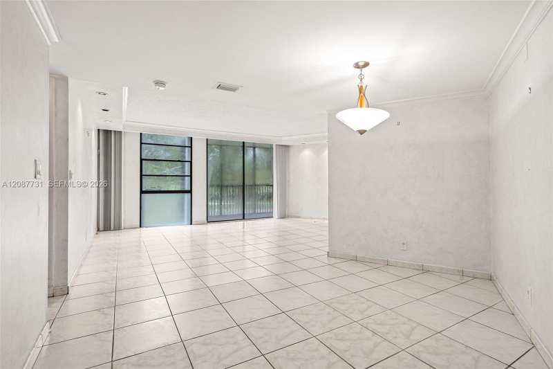 3301 N Country Club Dr # 208, Aventura FL 33180