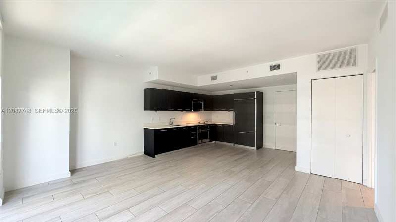 55 SW 9th St # 1402, Miami FL 33130