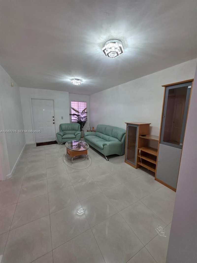 4691 NW 9th St # 204, Miami FL 33126