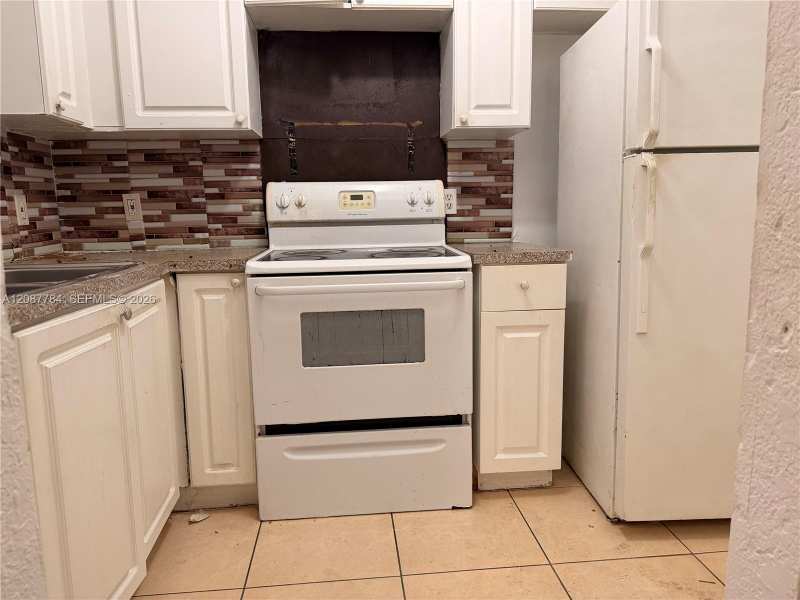 770 NE 128th St # 304, North Miami FL 33161