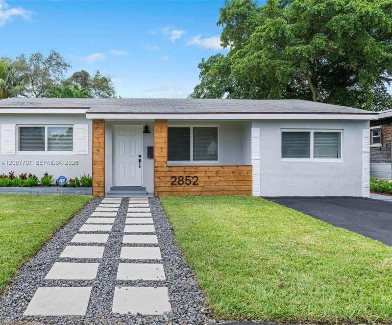 2852 Washington St, Hollywood FL 33020