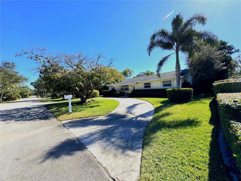 2448 Holly Ln, Palm Beach Gardens FL 33410