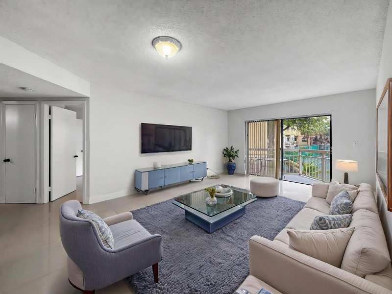 8290 LAKE Drive # 250, Doral FL 33166