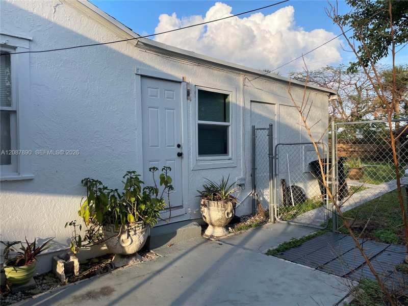 208 NE 22 nd Ave, Pompano Beach FL 33062