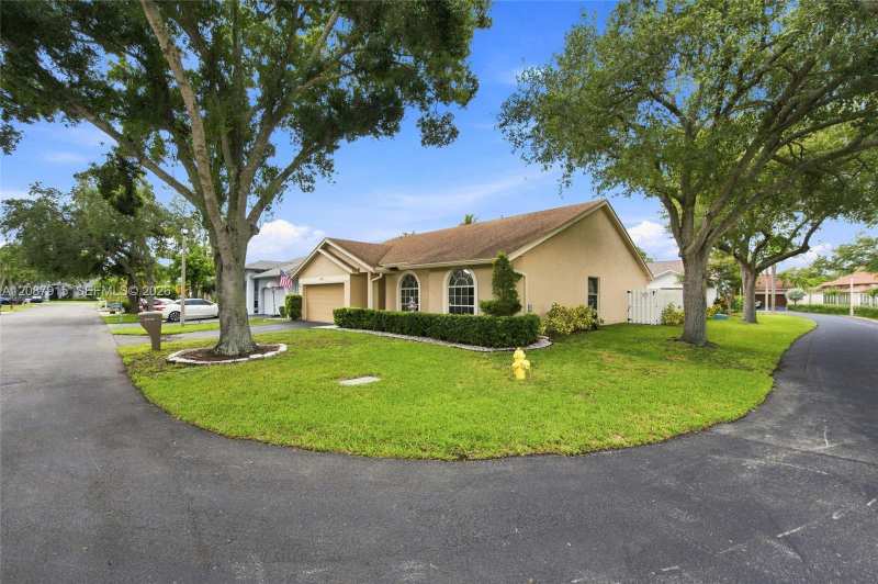 5346 NW 99th Way, Coral Springs FL 33076