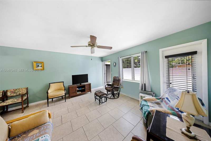 15610 NE 6th Ave # 7D, Miami FL 33162