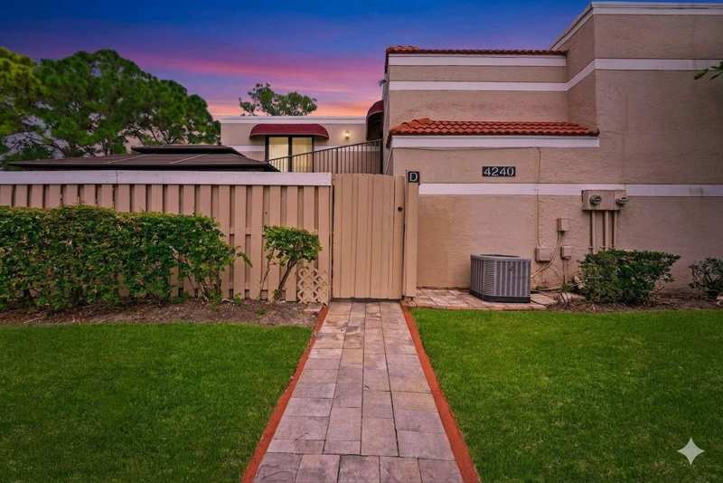 4240 Village Drive # D, Delray Beach FL 33445