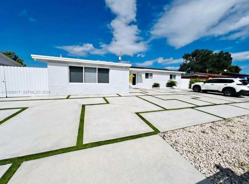 10521 Caribbean Blvd, Cutler Bay FL 33189