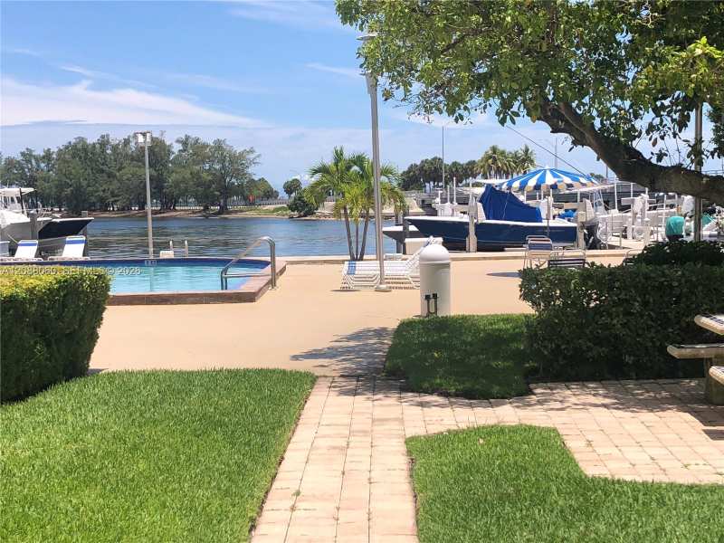 150 SE 25th Rd # 7E, Miami FL 33129