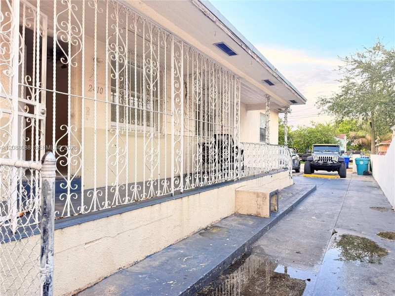 2410 NW 34th St # 2, Miami FL 33142