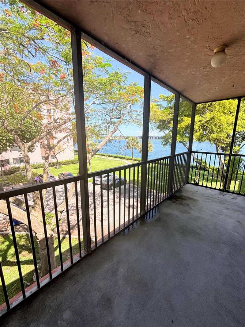 20860 San Simeon Way # 6, Miami FL 33179