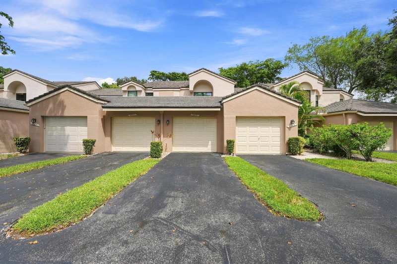 9825 NW 1ST Court # 9825, Plantation FL 33324