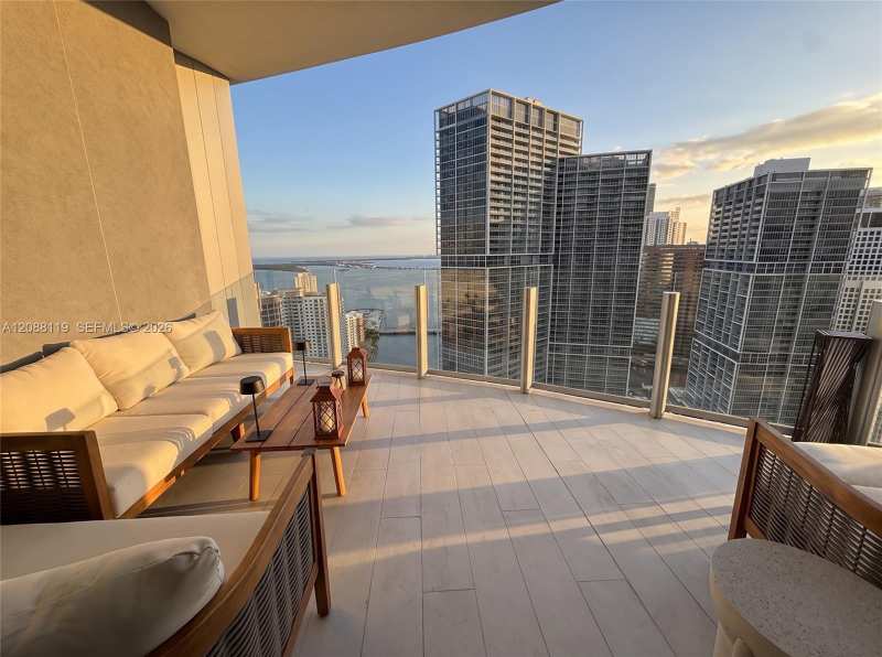 300 Biscayne Boulevard Way # 4007W, Miami FL 33131
