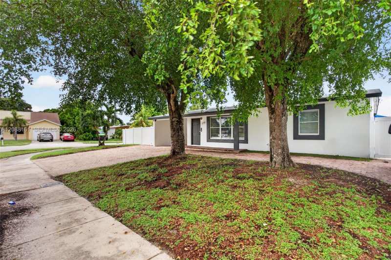 241 NE 45th St, Deerfield Beach FL 33064