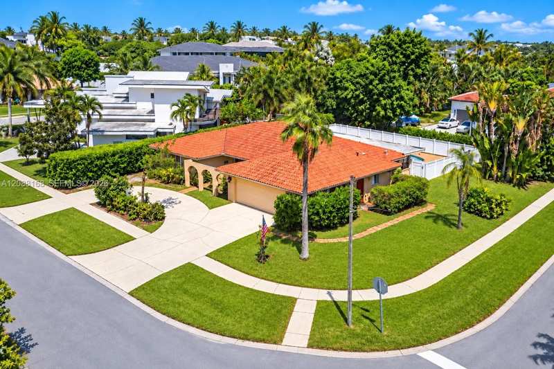 820 NE 4th Ave, Boca Raton FL 33432