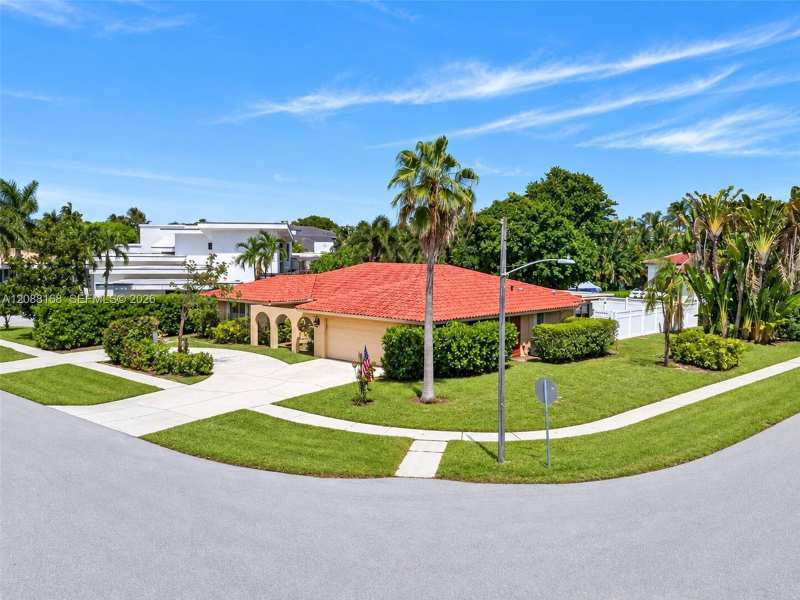 820 NE 4th Ave, Boca Raton FL 33432